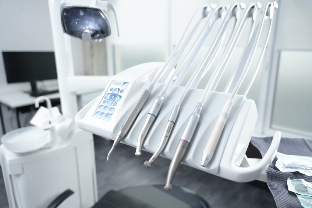 <p>Запишіться на стоматологічну консультацію у FrankoLab Clinic вже сьогодні! Не відкладайте турботу про здоров’я зубів і ясен.</p>
